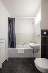 Afbeelding uit fotogalerij van MonteurzimmerKING Schkeuditz in Schkeuditz +4 foto's