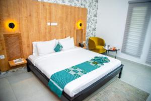 Hotel Yatchenin Abidjan客房内的一张或多张床位