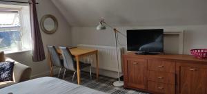 TV a/nebo společenská místnost v ubytování Bodalwyn Guest House