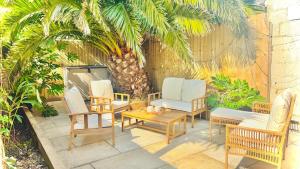 Κήπος έξω από το The Palms at No10 - Spacious and Family Friendly