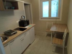 Kuchyň nebo kuchyňský kout v ubytování Apartment Lea