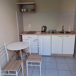 Kuchyň nebo kuchyňský kout v ubytování Apartment Lea