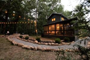 Zahrada ubytování Stunning and Fully-Equipped Tiny House with Breathtaking Views of South Cumberland State Park in Monteagle, TN