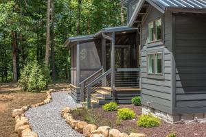 Zahrada ubytování Stunning and Fully-Equipped Tiny House with Breathtaking Views of South Cumberland State Park in Monteagle, TN