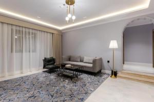 a living room with a couch and a table at فندق فاتوران vatoran hotel in Al Madinah