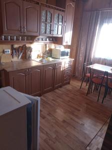 Кухня або міні-кухня у Верх Довбуша