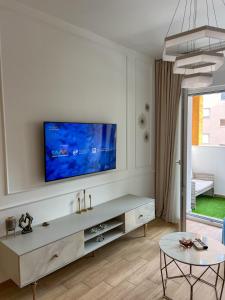 TV a/nebo společenská místnost v ubytování Luxury apartment with garage in Old bakery + 15 fotografií