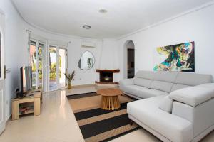 a living room with a white couch and a table at CH Villa Aguila Ciudad Quesada in Ciudad Quesada