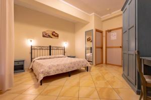 Postel nebo postele na pokoji v ubytování Hotel Ismaele + 37 fotografií