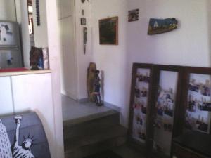 een hal met trappen en foto's aan de muur bij Agrelia House in Ouranoupoli