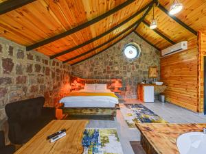 Postel nebo postele na pokoji v ubytování Mcora Tatil Köyü + 117 fotografií