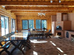 a dining room with a table and a fireplace at Cabana Popas in Mărişel