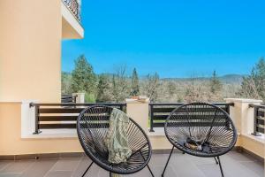two chairs on a balcony with a view at Spiros country home in Áno Korakiána