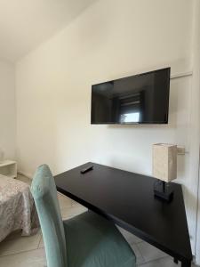 A television and/or entertainment centre at EASYROOMS ONE