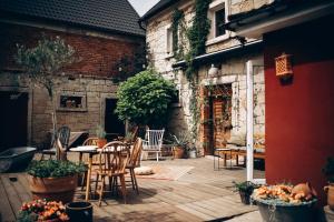 a patio with a table and chairs and a building at Dom Cukiernika in Mojesz Dolny