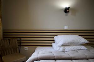 Postel nebo postele na pokoji v ubytování Nafsika Hotel Athens Centre