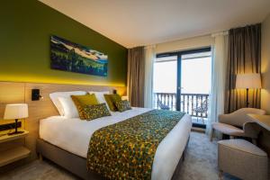 Postel nebo postele na pokoji v ubytování Hôtel Terra Vinum