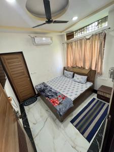 a small bedroom with a bed and a ceiling at Narayanam Royal Stay in Jaipur +3 photos