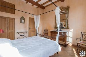 a bedroom with a bed and a dresser and a mirror at Le volp in Le Plan