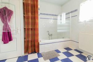 Et badeværelse på Balanquier + 48 billeder