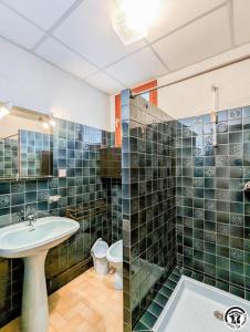 a bathroom with a sink and a toilet at Le pequerin in Oô