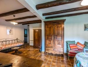 a living room with a bed and a couch at Le clos de bérande in Oô