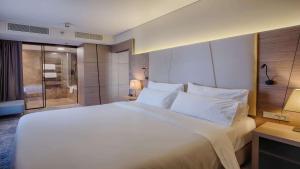 Postel nebo postele na pokoji v ubytování Radisson Blu Plaza Hotel Ljubljana
