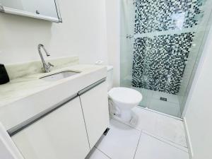 a bathroom with a sink and a shower with a toilet at Bexp Spaces | Bethaville - Barueri in Barueri +53 photos