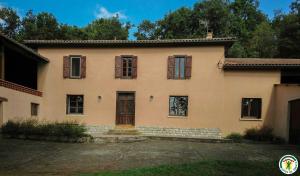 an old house with windows and a door at Maison jéricho in Saint-Ignan