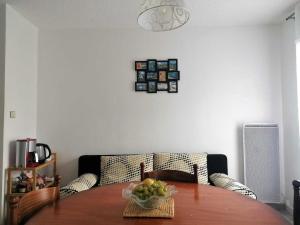 a dining room table with a bowl of fruit on it at L'encantador in Saint-Mamet