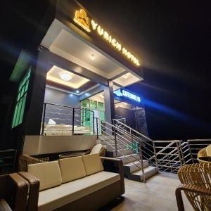 Posezení v ubytování Yurich Hotel