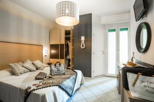 a hotel room with a bed and a mirror at Hotel Thea & Residence in Gabicce Mare