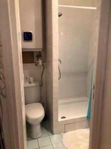 Ένα μπάνιο στο Cosy studios