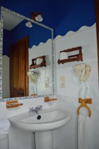 a bathroom with a sink and a mirror at Posada El Hoyal in Pesaguero-La Parte