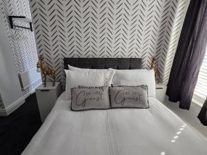 Postel nebo postele na pokoji v ubytování Bluebell Hotel