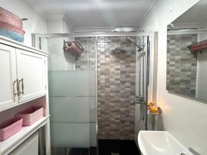 Koupelna v ubytování Apto Holibai Luceira Baiona, Galicia Vacaciones para Parejas o Familia + 16 fotografií