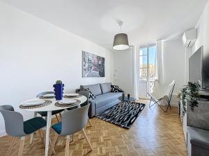 Χώρος καθιστικού στο 3 air-conditioned rooms with unobstructed view