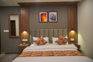Postel nebo postele na pokoji v ubytování Destination Hotel Gilgit