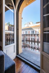 ボローニャにあるIndipendenza Loft City Centerの街の景色を望むバルコニー