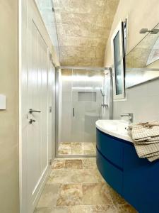 Ένα μπάνιο στο Villa Bolla