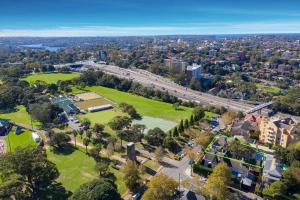 an aerial view of a park in a city at Charming 1 bedroom, park adjacent. city 5 minutes in Sydney