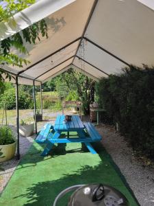 Afbeelding uit fotogalerij van Mon Jacuzzi privé sur les pas de Compostelle in Saint-Léonard-de-Noblat