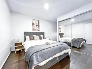Essendon North with Beautiful view客房内的一张或多张床位