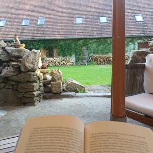 Ogród w obiekcie Dworek Marmis - idealny dla rodzin