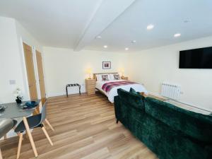 Ein Bett oder Betten in einem Zimmer der Unterkunft Viewforth Studio No.2