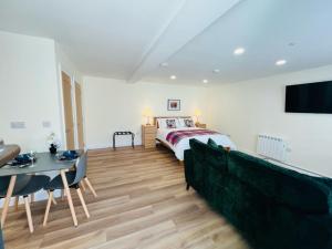 Ein Bett oder Betten in einem Zimmer der Unterkunft Viewforth Studio No.2