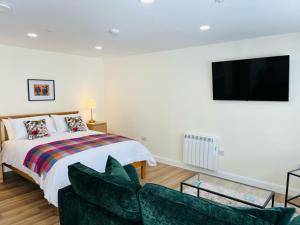 Ein Bett oder Betten in einem Zimmer der Unterkunft Viewforth Studio No.2