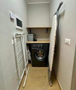a laundry room with a washer and dryer at Casa Magenta Apartment 5 in Valeggio sul Mincio