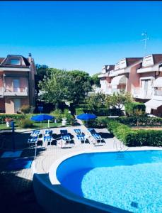 Bazén v ubytování Sweet Village Apartment nebo v jeho okolí