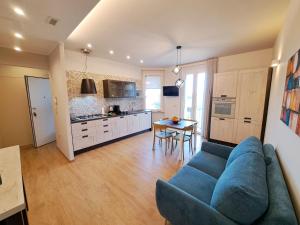 Kuchyň nebo kuchyňský kout v ubytování da Angelo e Piera - Via San Rocco - WelcHome